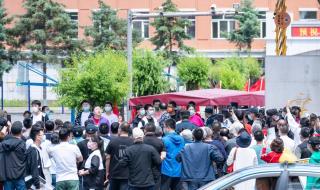 直击多地高考第一现场 直击多地高考第一现场