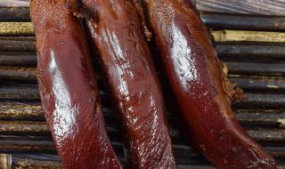 四川达州居民窗外挂满香肠 四川达州居民窗外挂满香肠